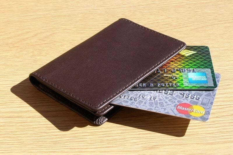 porte carte brun en cuir