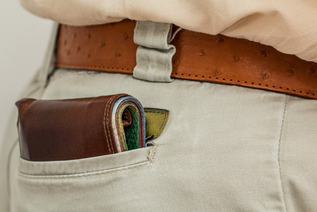 Comment bien porter un portefeuille homme ?