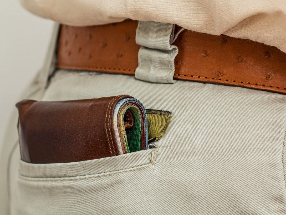 comment bien porter un portefeuille homme