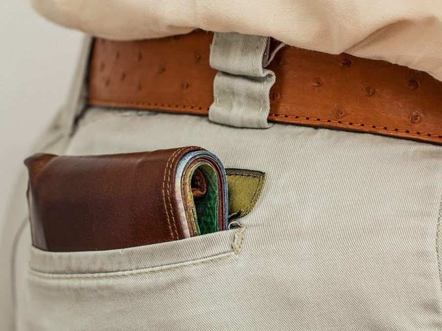 Comment bien porter un portefeuille homme: guide pratique