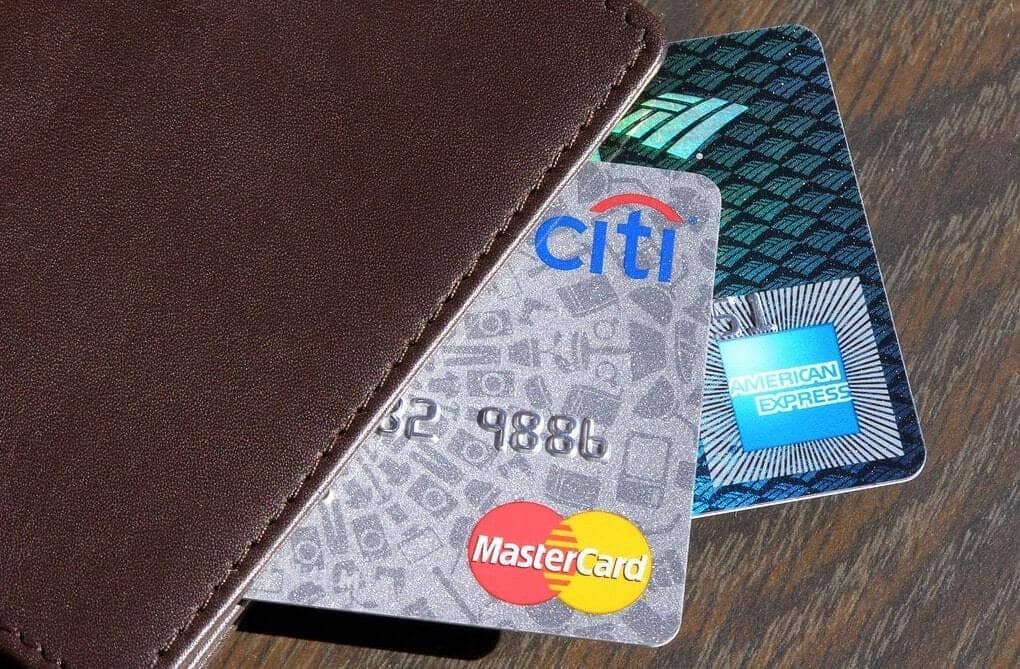 Comment choisir un porte-cartes RFID ? Cuir ou Aluminium ?