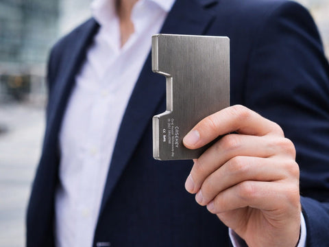 porte-cartes homme en metal noir
