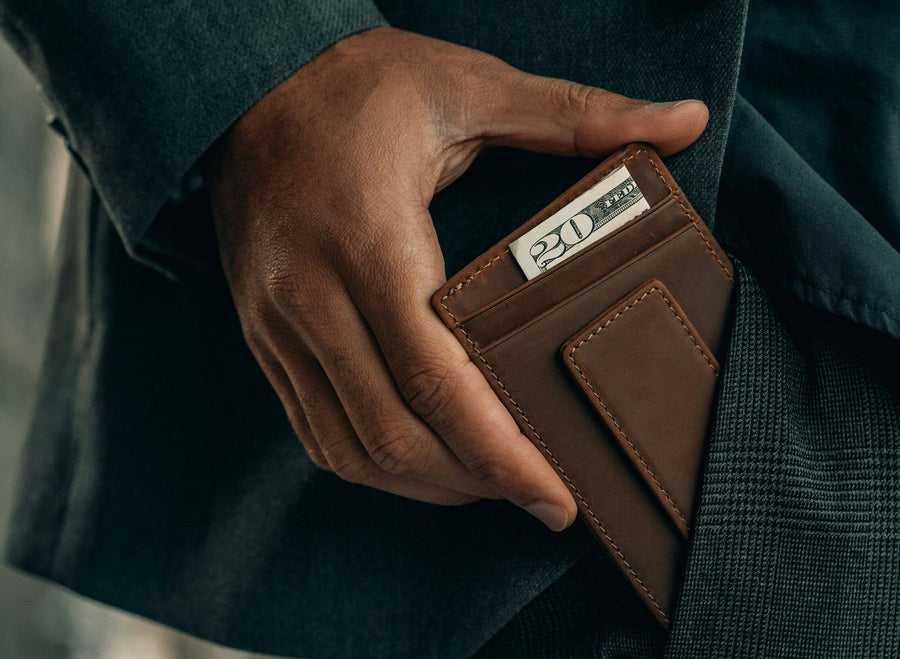 Pourquoi adopter un porte-cartes pour homme ?
