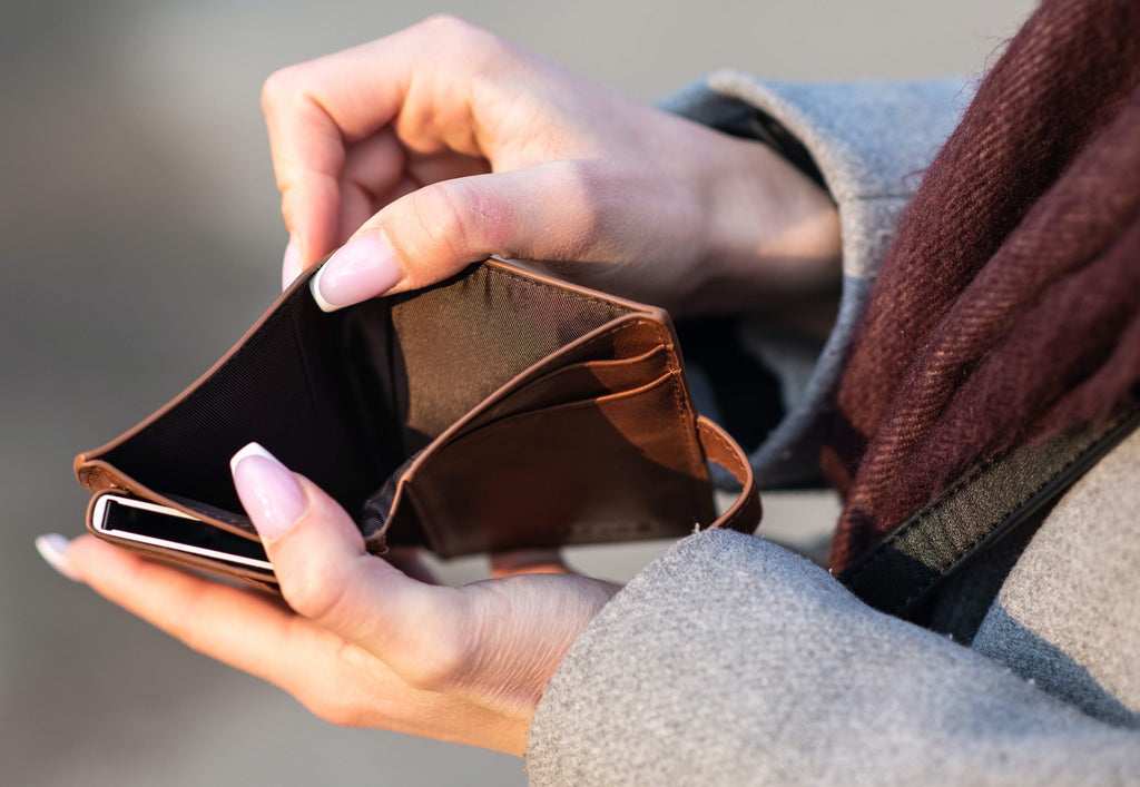 Que faut-il éviter de mettre dans votre portefeuille ou dans votre porte carte ?